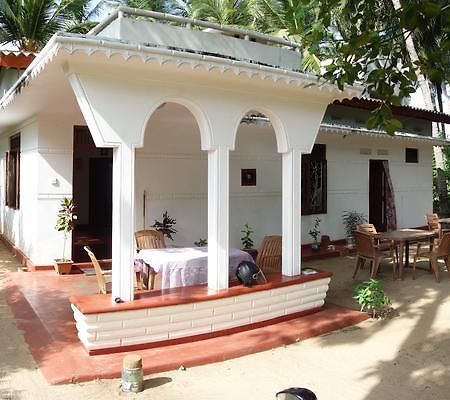 Little White House Hotel Trincomalee Exterior photo