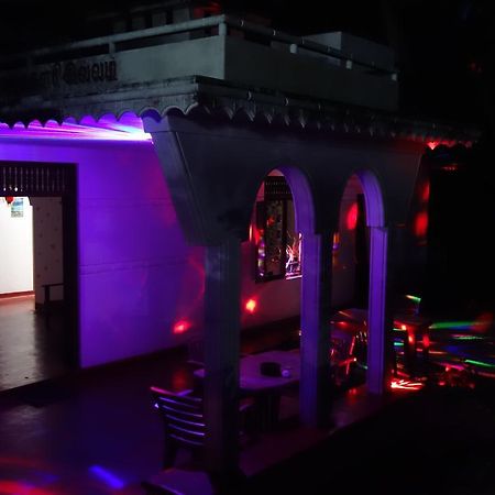 Little White House Hotel Trincomalee Exterior photo
