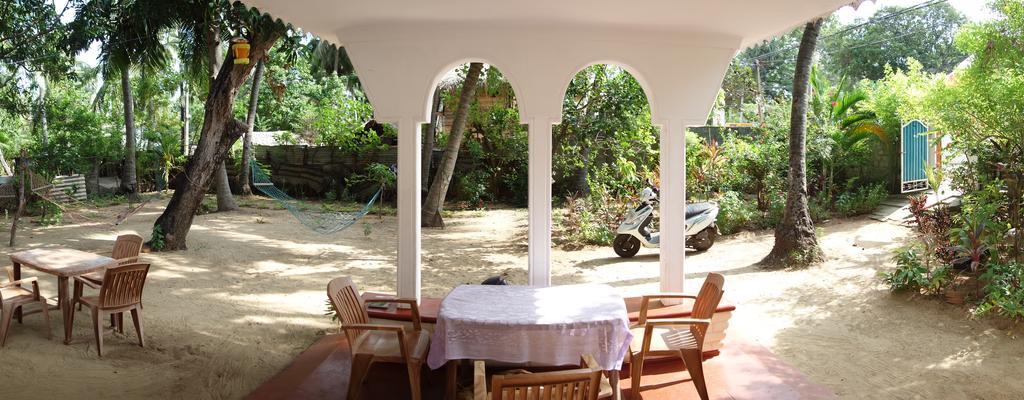 Little White House Hotel Trincomalee Exterior photo