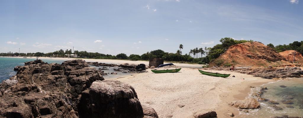 Little White House Hotel Trincomalee Exterior photo