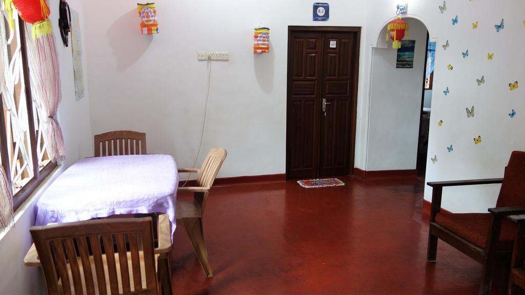 Little White House Hotel Trincomalee Exterior photo